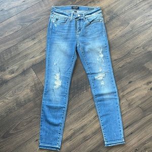 JUDY BLUE • NWOT Women’s Skinny Jeans •27